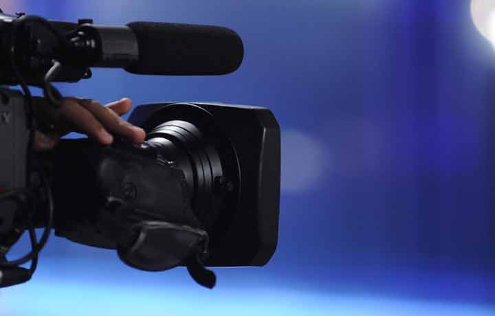 Cameraman et réalisateur vidéo à Paris spécialisé en tournage 4K et production audiovisuelle